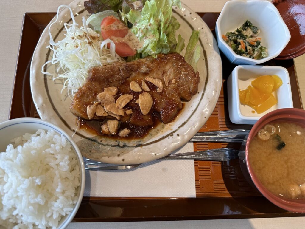 愛子天空の湯そよぎの杜　とんてき定食